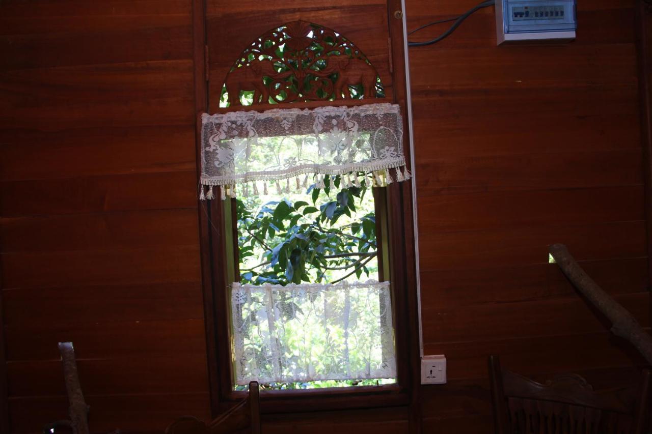Tree House-midigama Chalet Weligama
